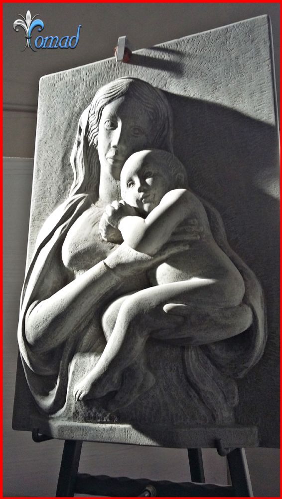 <p><strong>ALTORILIEVO MADONNA CON BAMBINO IN PIETRA SERENA</strong></p>
